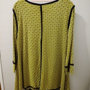 Ali Miles Yellow and Black Geometric Top